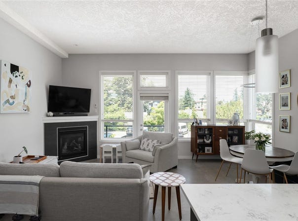 689 Hoffman Ave, Langford, British Columbia V9B 4X1