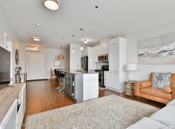 1005 Rue des Francs-Bourgeois, Boisbriand, QC J7H0E6, CA, Boisbriand, Quebec J7H0E6