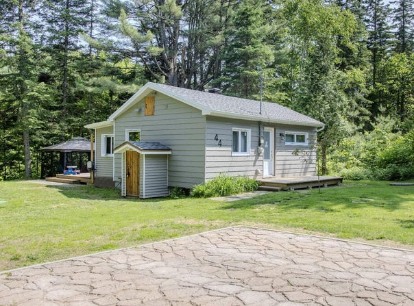 44 Rue Le Rossignol, Sainte-Brigitte-de-Laval, QC G0A3K0, CA, Sainte-Brigitte-de-Laval, Quebec G0A3K0