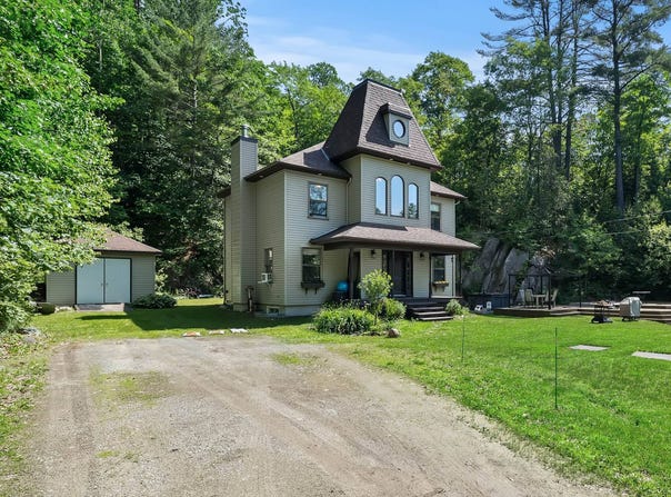59 Ch. du Mica, Val-des-Monts, Quebec J8N 6B2