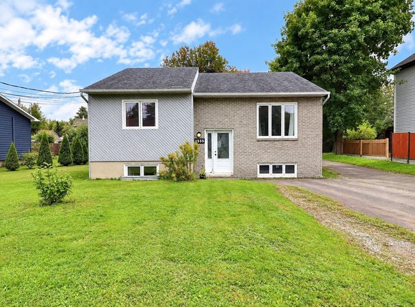 1555-1557 Rue de Calais, La Haute-Saint-Charles, Quebec G3K1J1