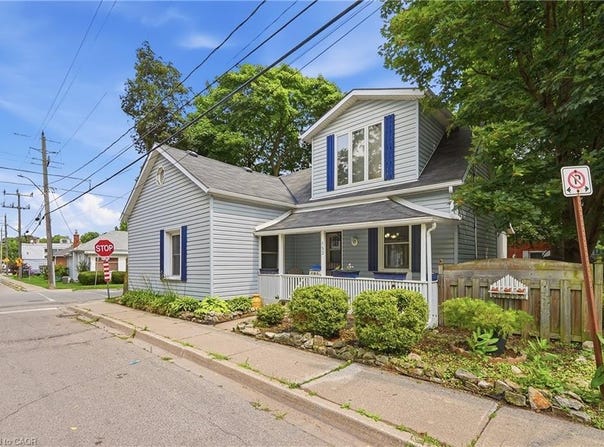 153 Montrose Street N, Waterloo, ON, Cambridge, Ontario N3H-2H5