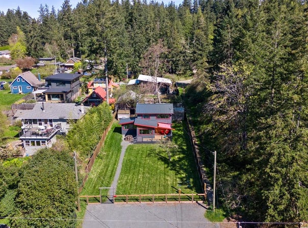 1304 Midden Rd, Comox, British Columbia V9M 2R6