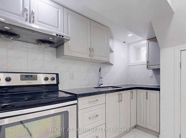 #Lower - 11 Dalehurst Ave Avenue, Toronto, Ontario M1G2X6