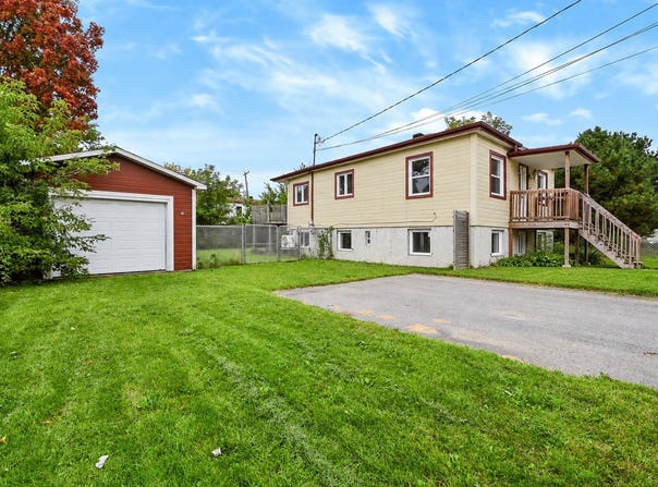 484 Rue St-André, Pont-Viau, Quebec H7G3A1