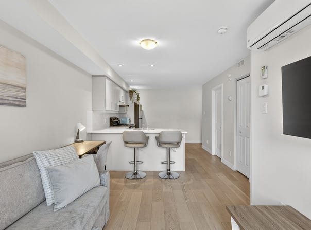 2527 Rue de Rouen, Ville-Marie, Quebec H2K1M4