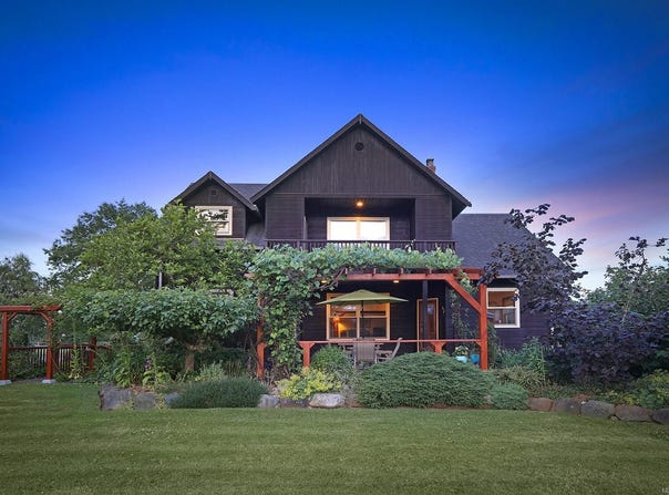 3713 Dove Creek Rd, Courtenay, British Columbia V9J 1R9