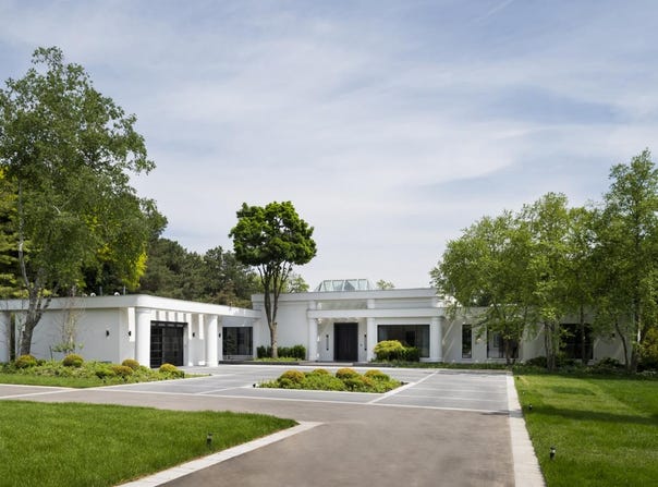 45 Park Lane Circle, Toronto, Ontario M3C2N3