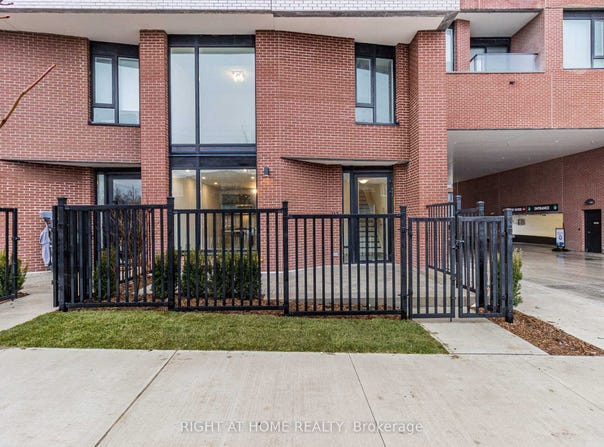 113 - 5 maryport Avenue, Toronto, Ontario M3M2V9