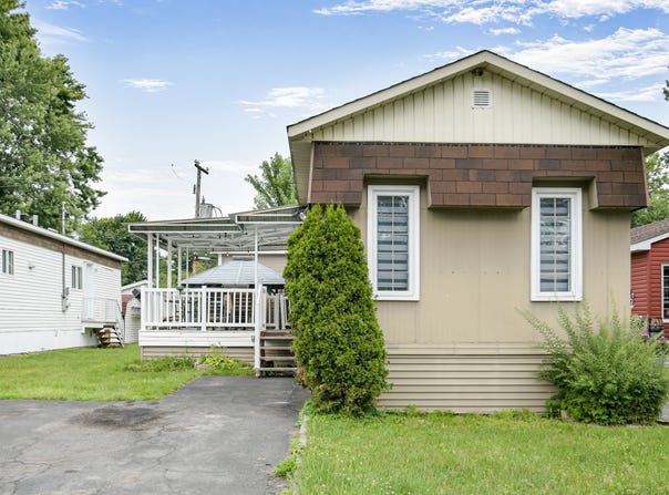 526 27e Avenue, Sainte-Marthe-sur-le-Lac, QC J0N1P0, CA, Sainte-Marthe-sur-le-Lac, Quebec J0N1P0