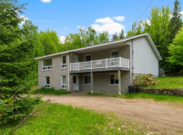 1374 Route 301, Otter Lake, QC J0X1K0, CA, Otter Lake, Quebec J0X1K0