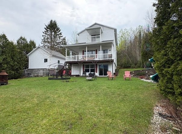 9 Ch. du Lac-Pezard, Saint-Fulgence, Quebec G0V1S0