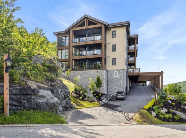 119 Ch. des Sous-Bois 103, Mont-Tremblant, Quebec J8E 3M1