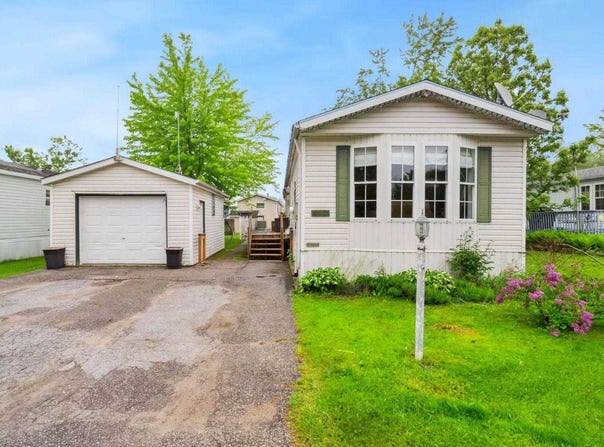 4117 Ash Crescent, Severn, Ontario L3V6H4
