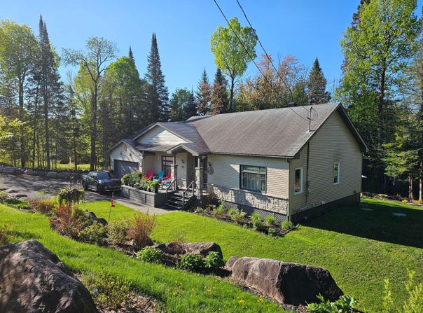 21 Crois. du Soleil-Couchant, Sainte-Agathe-des-Monts, QC J8C0L8, CA, Sainte-Agathe-des-Monts, Quebec J8C0L8