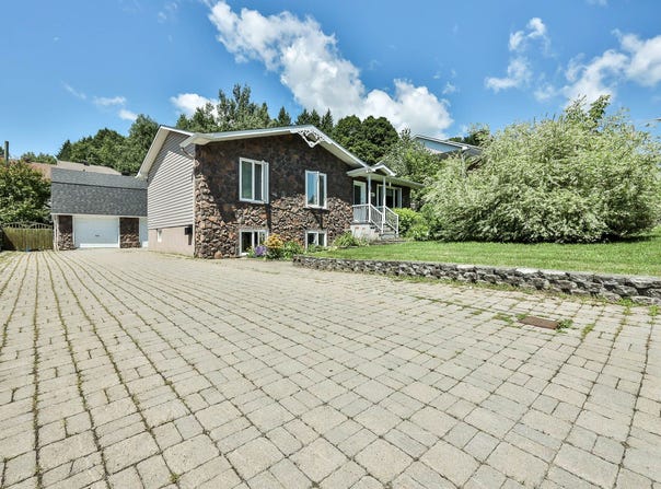 613 Rue Pie-XII, Buckingham, QC J8L2V4, CA, Buckingham, Quebec J8L2V4