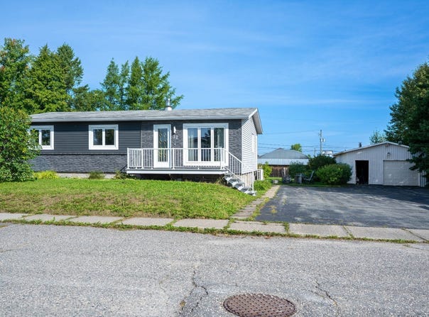 32 1re Avenue E., Palmarolle, Quebec J0Z3C0