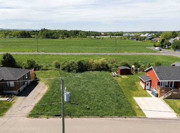 6 Av. de la Perdrix, L'Islet, Quebec G0R2B0