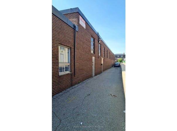 306B Eddystone Avenue, Toronto, Ontario M3N1H7
