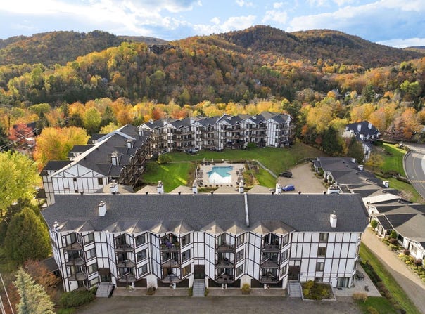 140 Rue Pinoteau 2132, Mont-Tremblant, Quebec J8E 1G2
