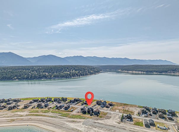 1663 Koocanusa Lake Drive, Lake Koocanusa, British Columbia V0B 1T5