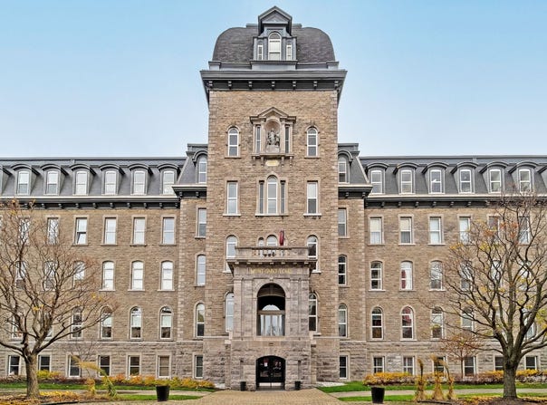 260 Rue Sherbrooke E., Ville-Marie, QC H2X1E1, CA, Ville-Marie, Quebec H2X1E1