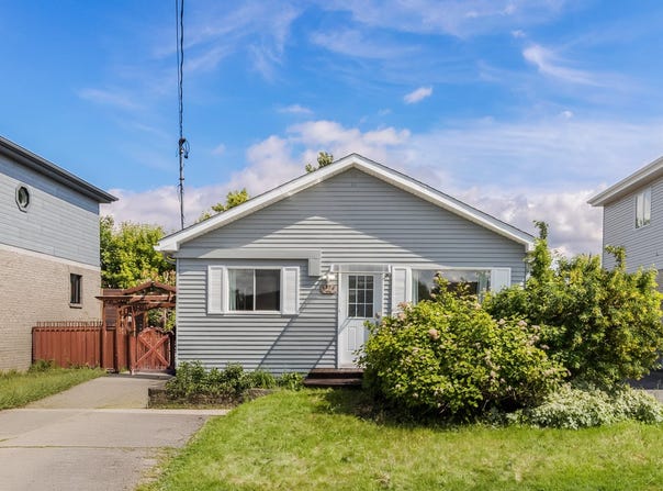 5872 Rue Alain, Brossard, QC J4Z1H7, CA, Brossard, Quebec J4Z1H7