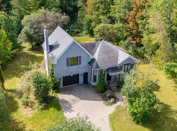 1006 Rue Pépin, Magog, Quebec J1X3W2