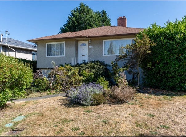 1971 Carnarvon St, Saanich, British Columbia V8R2T9