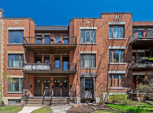 945 Av. Rockland, Montréal, Quebec H2V3A3