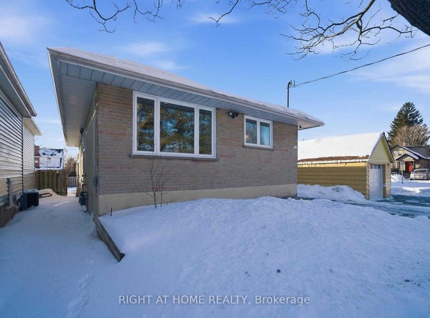 708 Carnegie Avenue, Oshawa, Ontario L1G4R6