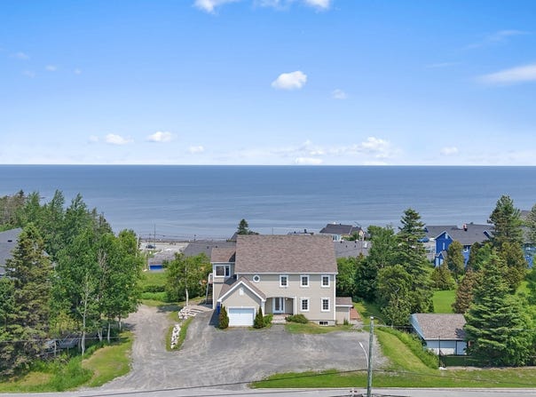 130-130A Route 132 O., Sainte-Luce, Quebec G0K1P0