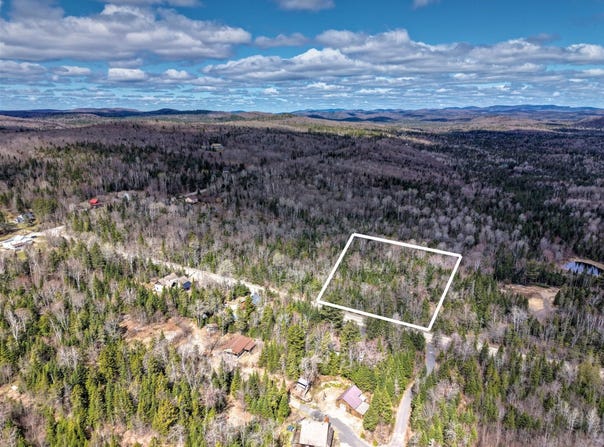 Rue du Lac-Marier, Sainte-Marguerite-du-Lac-Masson, Quebec J0T1L0