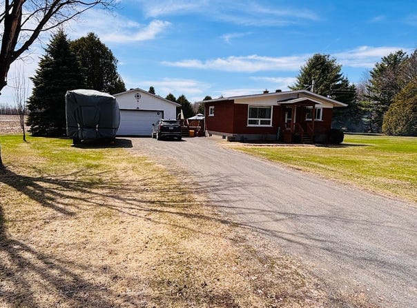 61 Ch. St-Jérusalem, Lachute, Quebec J8H2C5