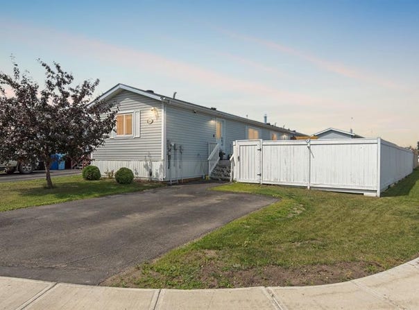 221 Harpe Way, Fort McMurray, Alberta T9K2K8