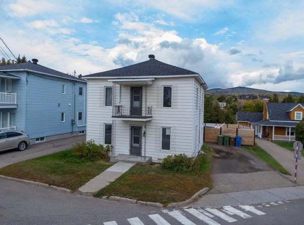 15 Rue du Parc, Clermont, Quebec G4A1J7