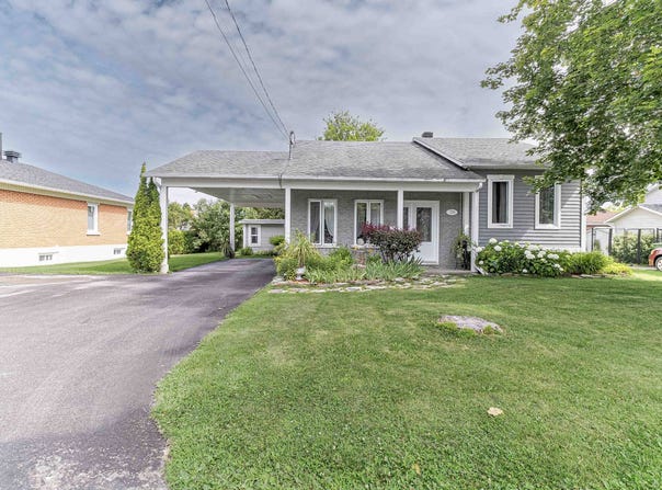 239 Rue McClure, Cowansville, QC J2K1Y1, CA, Cowansville, Quebec J2K1Y1