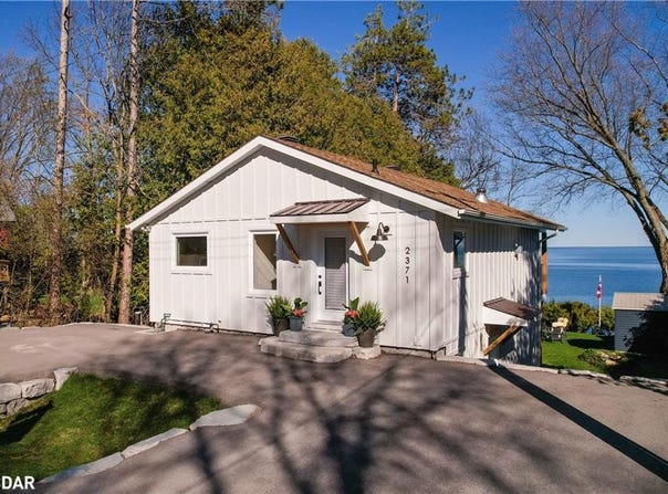 2371 Lakeshore Road E, Oro-Medonte, Ontario L0L 1T0