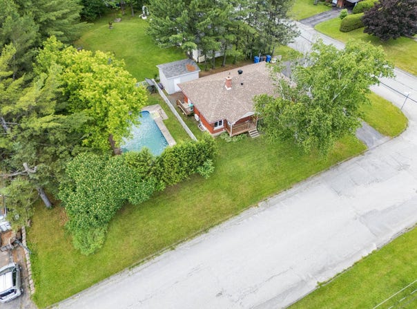 113 Rue Garneau, East Angus, QC J0B1R0, CA, East Angus, Quebec J0B1R0