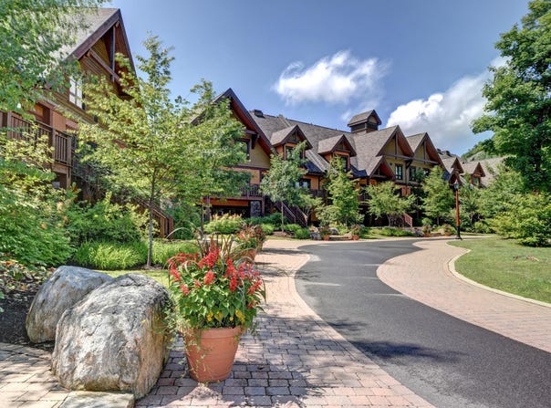 1510 Ch. du Versant-Soleil 7, Mont-Tremblant, Quebec J8E 1A8