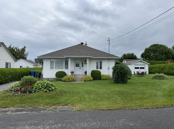1837 Rue Morissette, Mont-Joli, QC G5H2P8, CA, Mont-Joli, Quebec G5H2P8