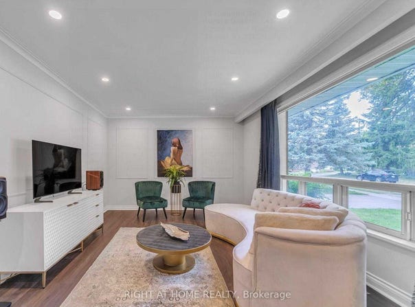 15 Kemano Road, Aurora, Ontario L4G2Y2