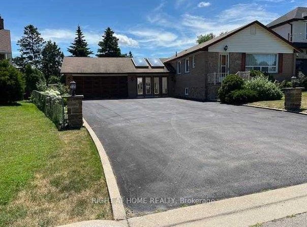 17 Maldaver Avenue, Mississauga, Ontario L5M1W4