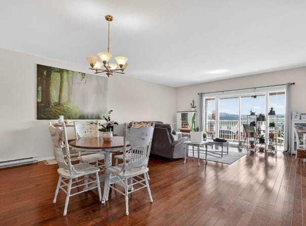 308 Rue Simonds S., Granby, Quebec J2J1L4