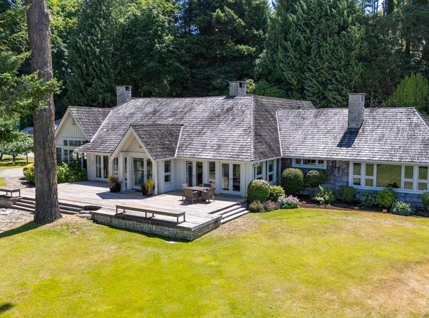 382 Judges Row, Qualicum Beach, British Columbia V9K 1G6