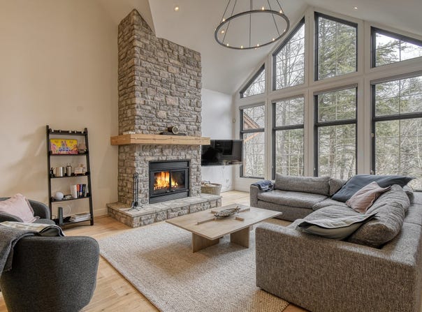 617 Ch. des Skieurs, Mont-Tremblant, Quebec J8E 3M8