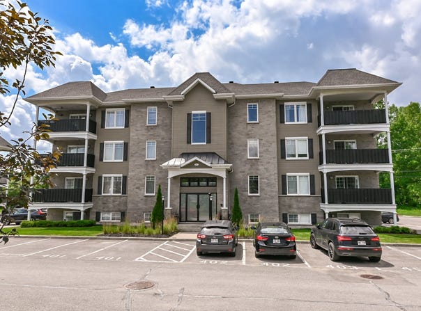 200 Place du Souvenir, Bois-des-Filion, QC J6Z0B8, CA, Bois-des-Filion, Quebec J6Z0B8