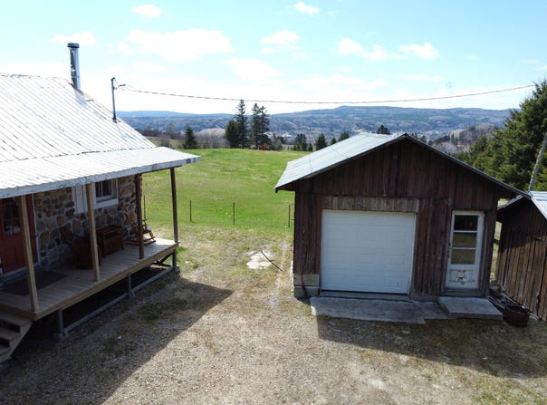 25 Ch. D'Auteuil, Clermont, Quebec G4A1A9