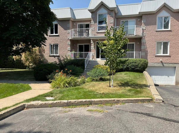 255 Place du Manoir, Mont-Saint-Hilaire, QC J3H5C7, CA, Mont-Saint-Hilaire, Quebec J3H5C7