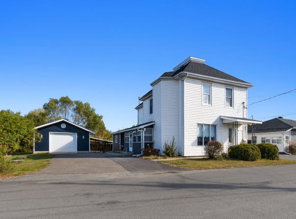27 Rue Albert, Fort-Coulonge, Quebec J0X1V0